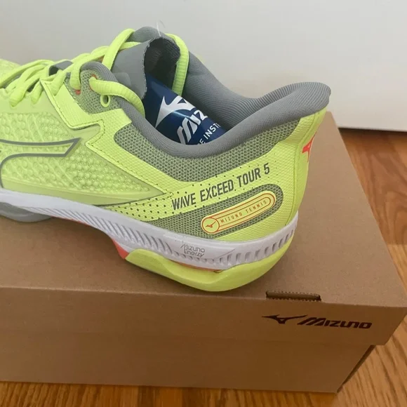 Wave Women's Exceed Tour 5 AC Tennis Shoes from Mizuno - Picture 5 of 10